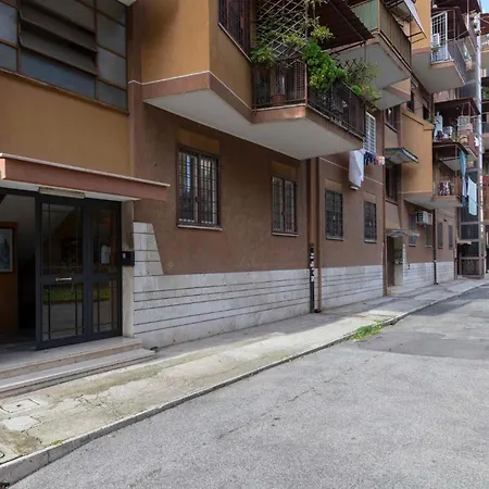 Casa Lucio Sestio Metro A ローマ